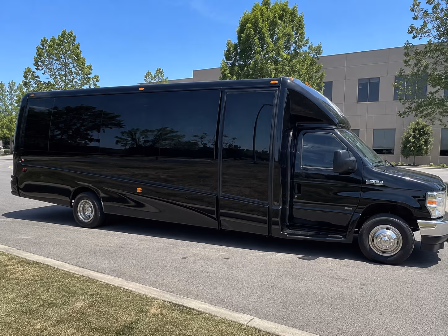 Newark Winery Tour & Pub Crawl Transportation